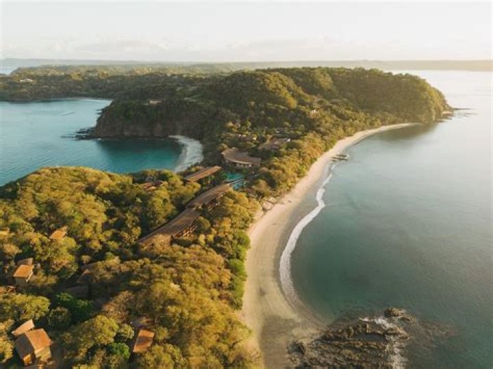 Who owns papagayo peninsula?