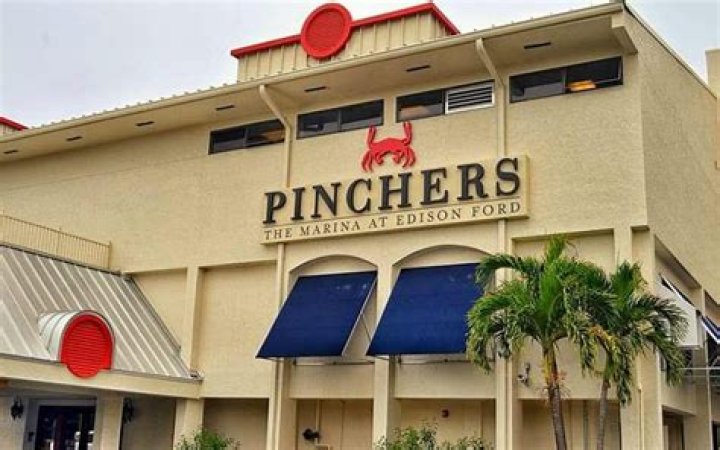 Who owns pinchers restaurant?