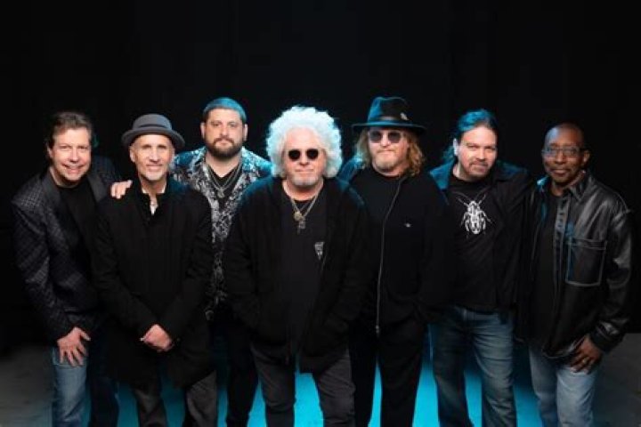 Whos the lead singer of toto?