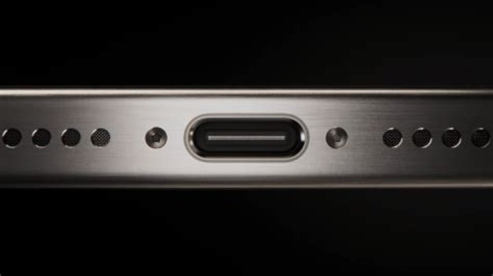 Why is my PSVita not charging through the USB port on my PC?