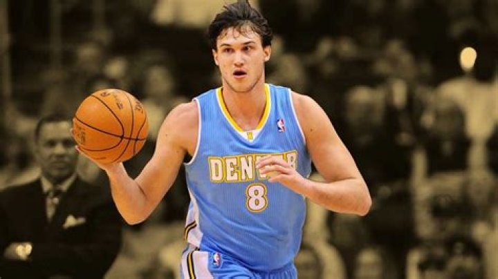 Why isn't gallinari playing?