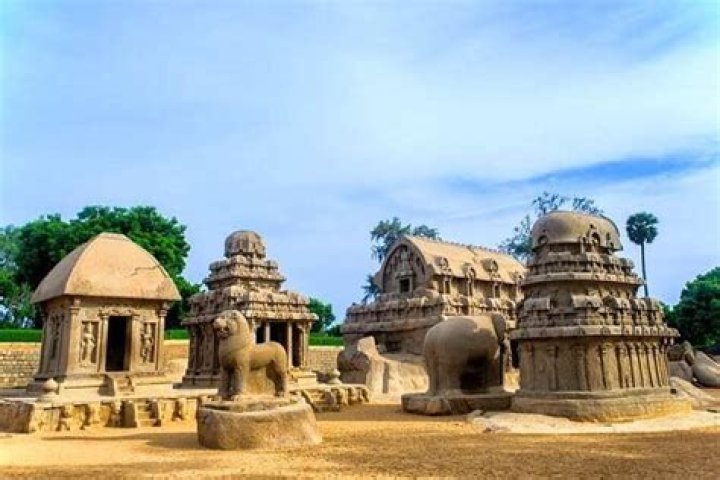 Why mahabalipuram is famous in hindi?