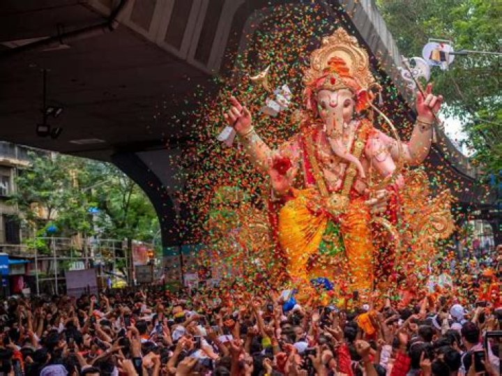 Why vinayaka chavithi is celebrated?