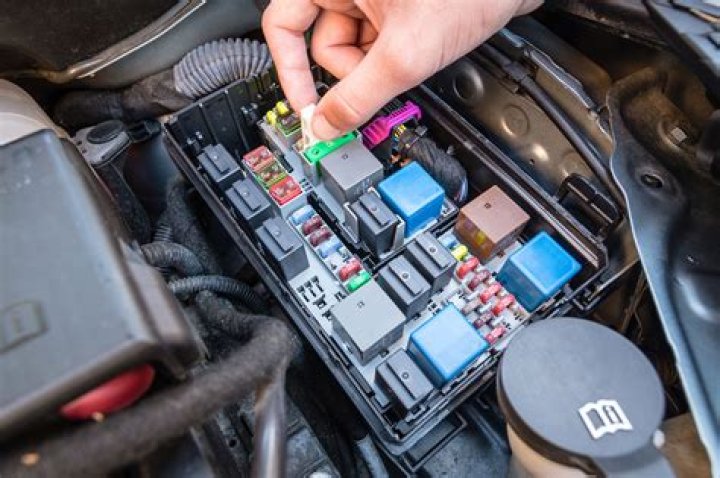 Will fuse drain car battery?